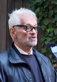 Novou výstavu Roberta Vana, která představuje fotografovu více než  padesátiletou kariéru, zahájili Tereza Maxová, Jiří Korn, Rey Koranteng,  Bára Štěpánová a Klára Issová