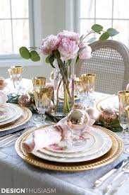 Elegant Holiday Table Setting With Gold And Pink Christmas Decorations Pink Christmas Table Holiday Table Settings Christmas Table Settings