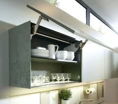 Adakah hal khusus yang harus diperhatikan dalam membangun bagian dapur dan ruang makan? 17 Inspirasi Lemari Dapur Gantung Untuk Dapur Yang Menarik