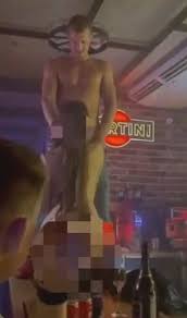 Bouncer Has Sex With Naked Woman In Nightclub As Patrons Cheer 11160 | Hot  Sex Picture