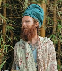 I quit my job and moved into a TREEHOUSE in Hawaii