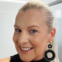 Julie Chalker's Instagram, Twitter & Facebook