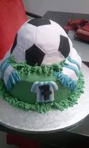 This time we have made it specially for those who are in love with sports. Football Team Fan Amazing Cake Ideas