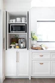 Cottage Kitchen Design With White Shaker Style Cabinet Doors And Gold Hardware Modern Farmhouse In 2020 White Kitchen Design Home Decor Kitchen Cottage Kitchen Design