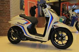 Memodfikasi motor banyak kreasi dan memodifikasi motor matic honda beat banyak sekali kreasi dan inovasi nya sesuai keinginan dari diri sendiri ingin membuat. Honda Genio Beda Dari Beat 110 Tapi Ada Komponen Bisa Saling Pinjam Gridoto Com