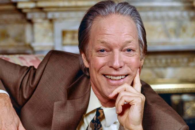 🎬🌟 Richard Chamberlain Spent Decades Hiding His Truth—Then He Chose to Live Without Fear