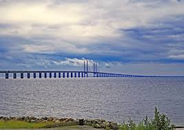 De flesta tryckfjädrar är cylindriska och linjära, men de finns även i andra former såsom koniska, tunnformade och med avsmalnande ändar. Oresundbrucke Steckbrief