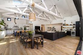 Hgtv Star Christina Haack Offering Chic Newport Beach Home For 5 5m American Luxury In 2021 Beach Mansion Home Newport Beach House