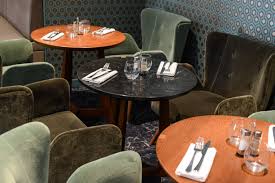Restaurant Studio 16 A Orleans Credit Photo Anthony Cottarel Fauteuil Palmier Table Pietement Scandia Et Plateaux En Marbre Et Hetre Massif