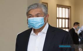 Datuk seri dr ahmad zahid hamidi mengulangi pendirian bahawa pelantikannya sebagai timbalan perdana menteri bukan 'ghanimah' atau 'hadiah harta rampasan perang' tetapi satu kebertanggungjawaban kepada rakyat dan negara. Bernama April 12 Next Year For Hearing Of Ahmad Zahid S Corruption Case On Vln