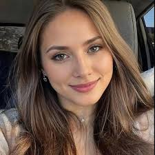 Hi. My name is Sophia, I'm 39 years old. I'm from Texas and now live in  California, USA. I see you always appear in my friend suggestions, I don't  know if we