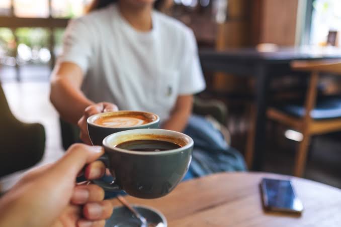 Brasileiro bebe café pelo menos três vezes ao dia, indica pesquisa