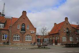 Wanting to end the monopoly, the danish parliament voted on 30 may 1986, to create tv2. Tv 2 Danmark Wikipedia