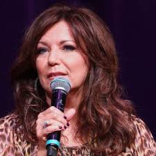 Martina McBride Mourns Passing of Her Father in Heartbreaking Social Media  Post