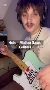 the song that made me into a Hole enjoyer 🤝. eric erlandson’s playing here  is understated and such a highlight (surpassed only by the insane vocal  harmonies between Love & Auf der Maur) 🎸: Reville ...