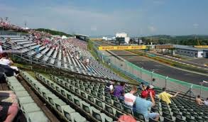 Mindenkit, aki érvényes hétvégi jeggyel rendelkezik a magyar nagydíjra, szeretettel látunk 2020. Formula 1 Magyar Nagydij 2021 3 Corner Super Gold Hetvege Jegy Hu