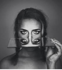 Artistic Black And White Mirror Photography See This Instagram Photo By Dark Daisies 9 651 Likes Creative Portrait Photography Photoshop Photography Self Portrait Photography