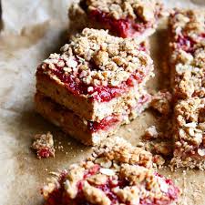 Carres Aux Flocons D Avoine Et A La Confiture Vegan Autour D Un Plat Flocon Avoine Crumble Aux Fruits Crumble Vegan