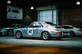 However, a single garage door at eight to nine feet wide and seven to eight feet high is a common measurement for many homes. Garage 11 Ab Elferspot Com Marktplatz Fur Porsche Sportwagen