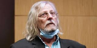 Le professeur didier raoult ne croit pas que le déconfinement puisse entraîner un rebond de l'épidémie. Dans Ses Carnets De Guerre Didier Raoult Denonce Un Scandale Sanitaire Le Point
