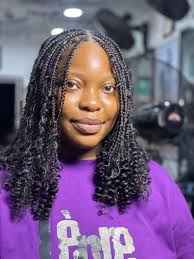 OCCUPATION:you make pretty girls prettier✨ STYLE: short boho braids❤️