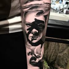 Black And Grey Realism Tattoo Artists Scotland Killersilverink In Action By Robert Tufeanu Glasgow Scotland An Eucertified Safe Tattoo Ink From Newyorkcity Tattoos Portrait Tattoo Tattoo Artists