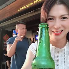 Pan Ling Ling 潘玲玲- 我可爱的导演顺着我的要求，让我真喝真演🍺🍺结果呢！!请看@chenhanwei1969  的表情😂😂😂难道我上辈子是洒。。。#男神不败#