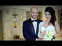 وهو من تأليف يامن الحجلي وعلي وجيه ومن إخراج جود سعيد في تجربته الإخراجية التلفزيونية. Ø¬ÙˆØ¯ Ø³Ø¹ÙŠØ¯ ÙŠØªØ­Ø¯Ø« Ø¹Ù† Ù…Ù†Ø¹Ù‡ ÙˆØ·Ù„Ø§Ù‚Ù‡ Ù…Ù† Ø£ÙˆØºØ§Ø±ÙŠØª Ø¯Ù†Ø¯Ø´ ÙˆÙŠÙˆØ¬Ù‡ Ø±Ø³Ø§Ù„Ø© Ù„Ø¥Ø¨Ù†Ù‡ Youtube