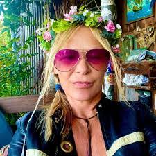 Kelly Haight's Instagram, Twitter & Facebook