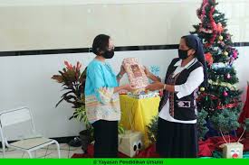 Persiapan perayaan natal dibutuhkan beberapa minggu sebelum acara tersebut di. Sukacita Dalam Kesederhanaan Perayaan Natal Bersama Kampus Yuwati Bhakti Serviam News