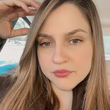 If Taylor's in, I'm out." Demi should've let the mouse after one or two  tries instead of constantly trying and failing to convince the rest of the  group to kick Taylor out