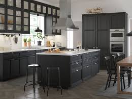 Une Touche De Tradition Et D Authenticite Cuisine Ikea Noire Cuisine Ikea Idee Deco Cuisine