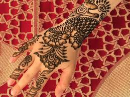 Ein peeling kann das henna verblassen lassen. Unschone Urlaubserinnerung Nurnberg Nordbayern De