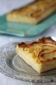 Revisitez la traditionnelle tarte aux pommes en troquant la compote par une délicieuse crème pâtissière facile et rapide à réaliser. Tarte Aux Pommes Avec La Creme Patissiere Extra De Christophe Felder Le Miam Miam Blog Recette Tarte Aux Pommes Patissiere Tarte Aux Pommes