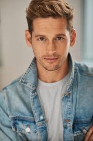 Max Emerson's Instagram, Twitter & Facebook