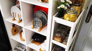 تنظيم المطبخ وتوفير المساحة برفوف خشبية coffee and tea bar tea bar home decor