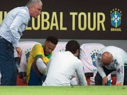 Une double blessure qui expliquerait donc ses prestations décevantes lors de la. Bresil Blesse A La Cheville Neymar Est Forfait Pour La Copa America