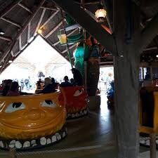 Wie het eiland van monsieur cannibale betreedt, verdwijnt in een van zijn grote kookpotten. Photos At Monsieur Cannibale Theme Park Ride Attraction In Kaatsheuvel