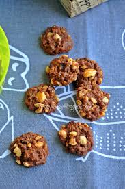 Biskut chipsmore dan susu, anda boleh menghasilkan kek coklat. Biskut Famous Amos Choco Chip Qasey Honey