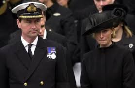 Zara Phillips With Her Stepfather Timothy Laurence At The Funeral Of The Queen Mother In 2002 Zara Phillips Timothy Laurence English Royalty
