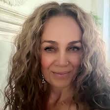 Not long now til xmas ! Thinking about a colour change or just want a  freshen up then book now to avoid disappointment. 😁