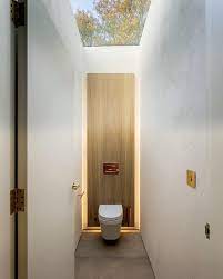 Kamar mandi memang terbilang tempat yang perlu dibersihkan setiap hari, sehingga orang cenderung manaruhnya di sisi rumah yang cukup jauh. 7 Inspirasi Desain Kamar Mandi Kecil Ukuran 2x2 Dan 2x1