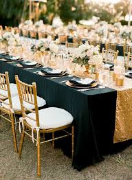 Shimmering Florida Wedding Makes A Bold Statement Modwedding Black Gold Wedding Black Tablecloth Wedding Table