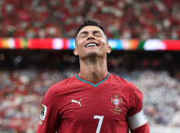 رونالدو يحطم رقما قياسيا ويقود البرتغال للفوز 5-صفر على أوزبكستان