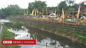 Tempat penumpukan sampah tersebut ada pada tempat pembuangan akhir (tpa). Seberapa Sulit Mengajak Masyarakat Tidak Buang Sampah Ke Sungai Bbc News Indonesia