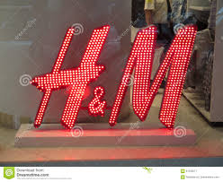 Fri, aug 20, 2021, 11:29am edt Schliessen Sie Herauf Schuss Von H M Logo Redaktionelles Foto Bild Von Farbe Handel 81526271