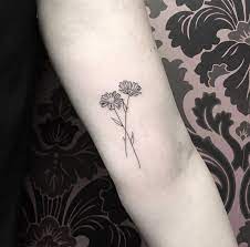 If you're looking for a tattoo to get with your bff, this simple daisy design would make a great choice! Simple Daisy Flower Tattoos Novocom Top