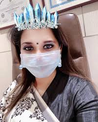👑 at work 👑 #gynecologist #queenatwork #doctorofinstagram #maskselfie  #coronatimes #cosmeticgynecologist