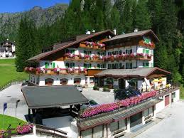 Only 200 metres from the marmolada cable car, hotel principe marmolada offers accommodation in malga ciapela and easy access to the arabba slopes in the dolomiti superski area. Holidays In Arabba Marmolada