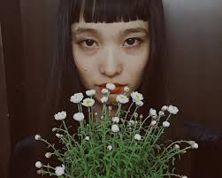 マンナミユカ on instagram お花を貰ったよ お花大好きだからとても嬉しい そのうち植え替えて大きくなるといいな i got a flower grow up my sweet botanical flower 折角なので生花と 花言葉は 明るい 眠 イラスト 嬉しい ナミ